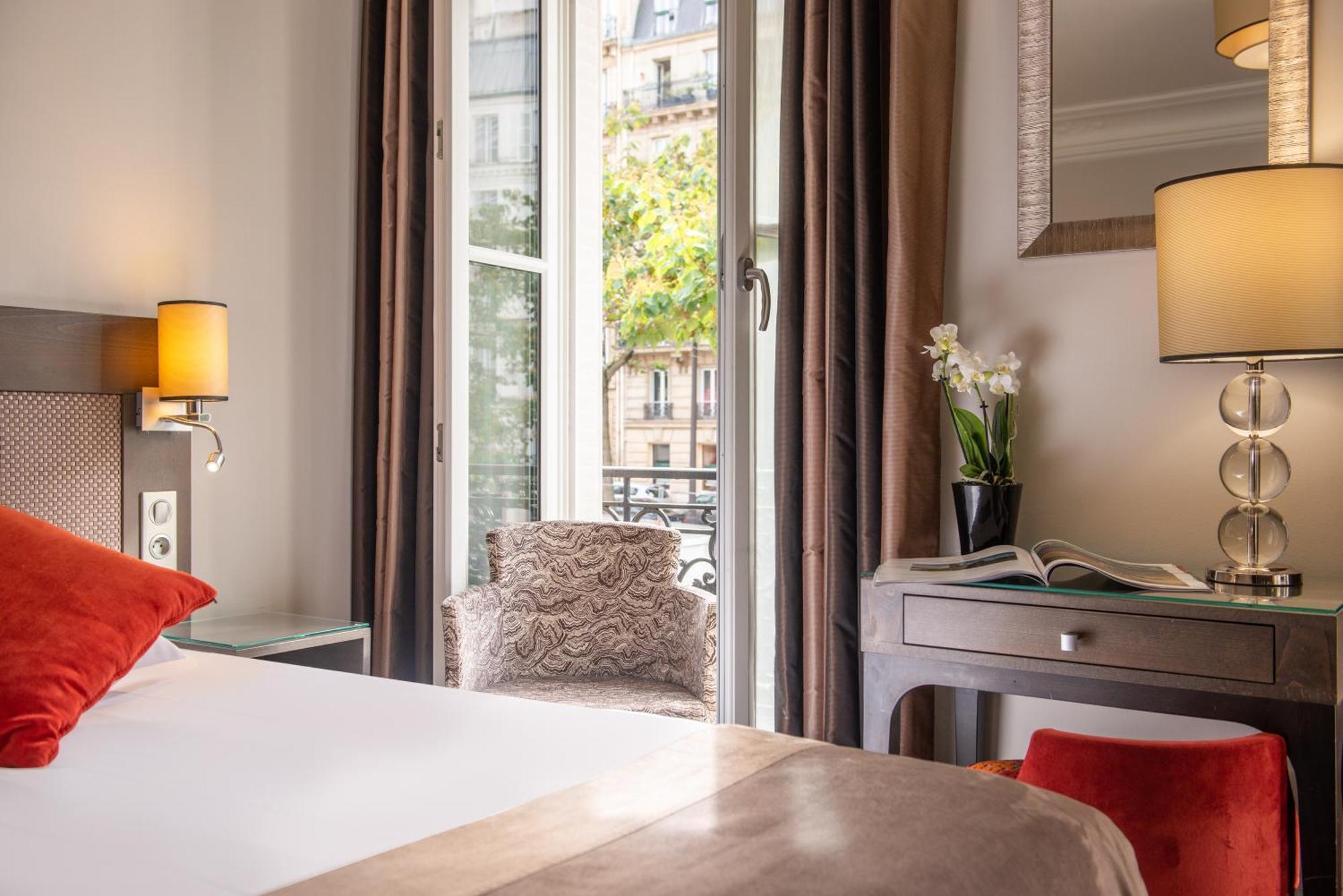 Deluxe Double Room Arc de Triomphe view Balcony