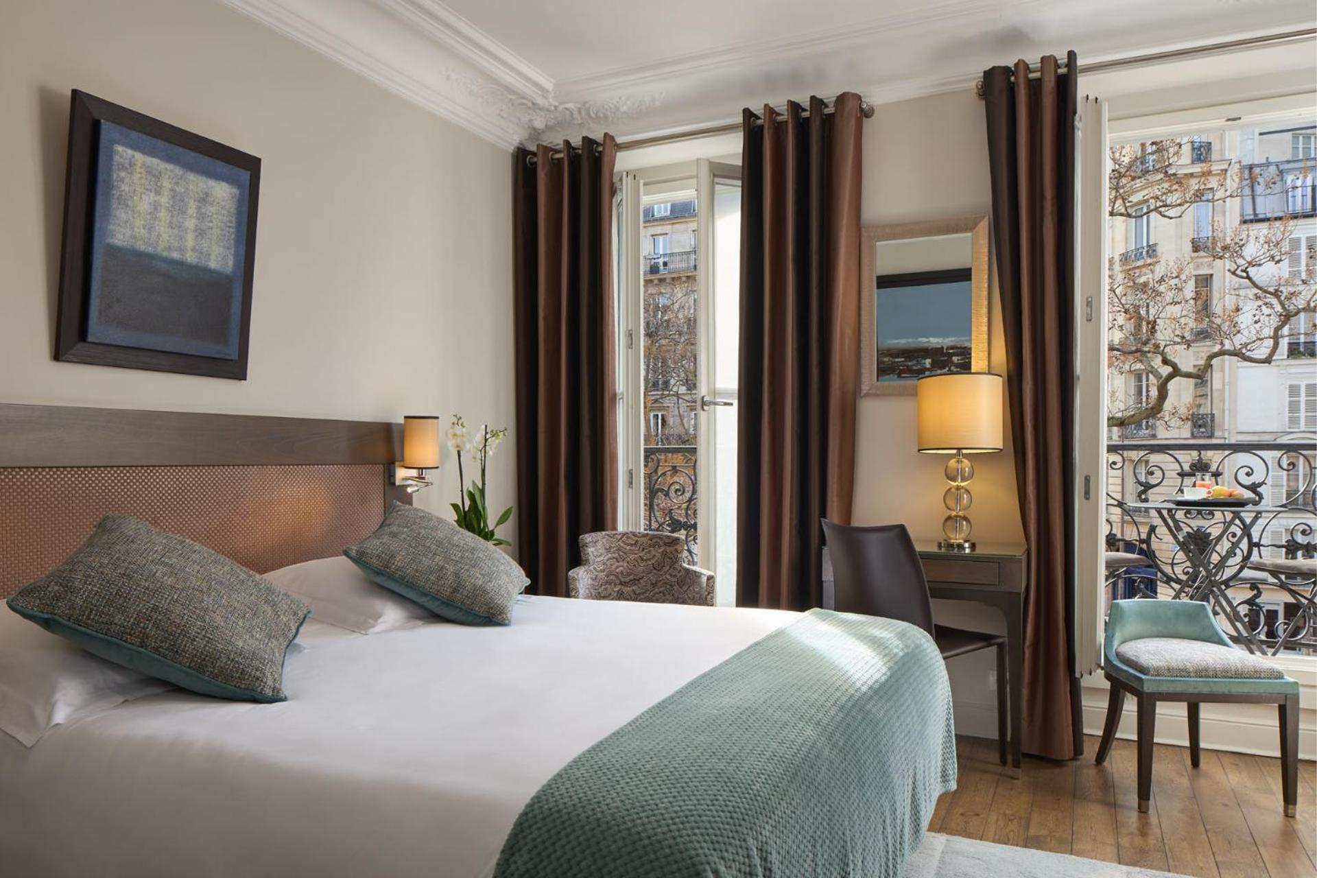 Deluxe Double Room Arc de Triomphe view Balcony
